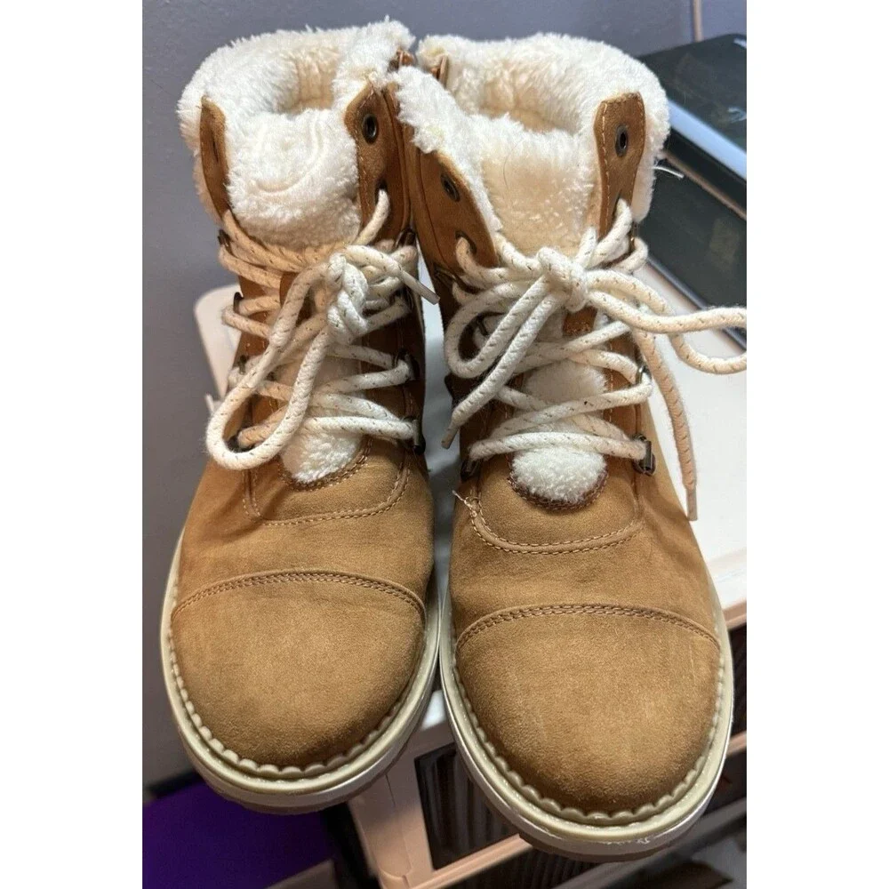 Cat & Jack Girls Winter Boots Size 5 Cognac Brown Sherpa Trim EUC